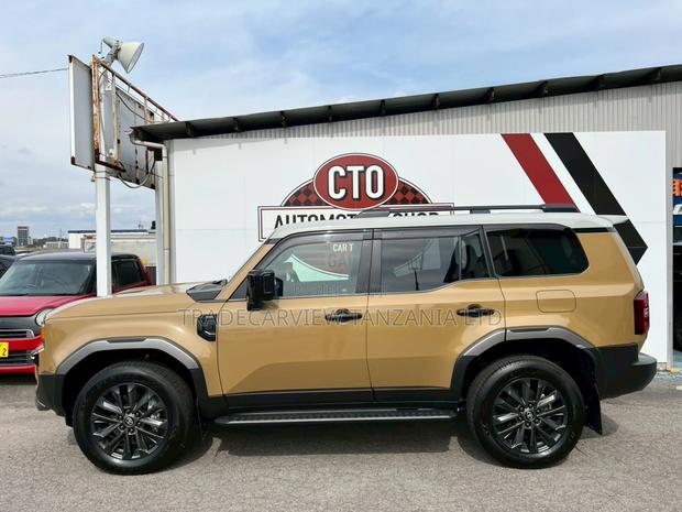Toyota Land Cruiser LC250 2024 Gold