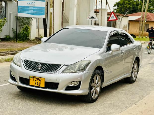 Toyota Crown 2009 Silver