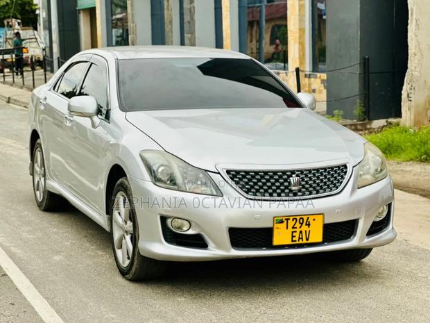 Toyota Crown 2009 Silver