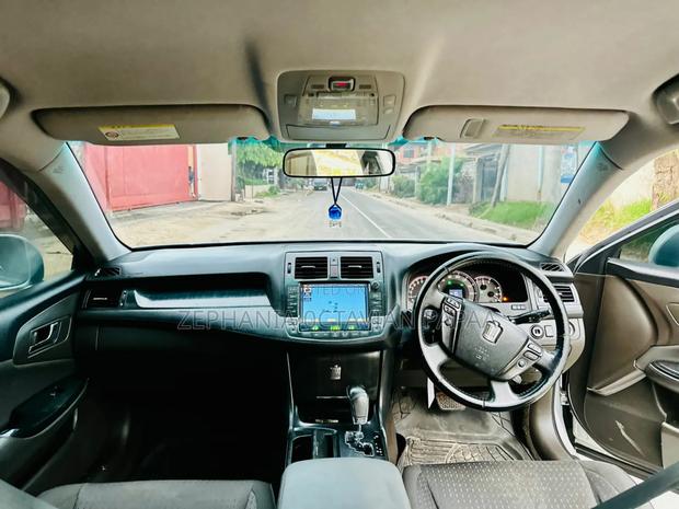 Toyota Crown 2009 Silver