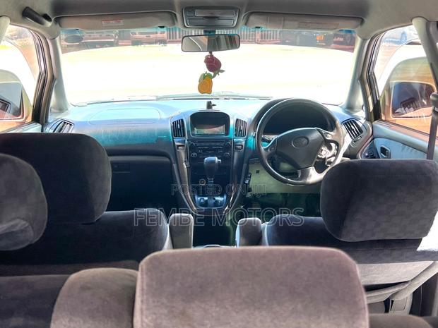 Toyota Harrier 2004 White