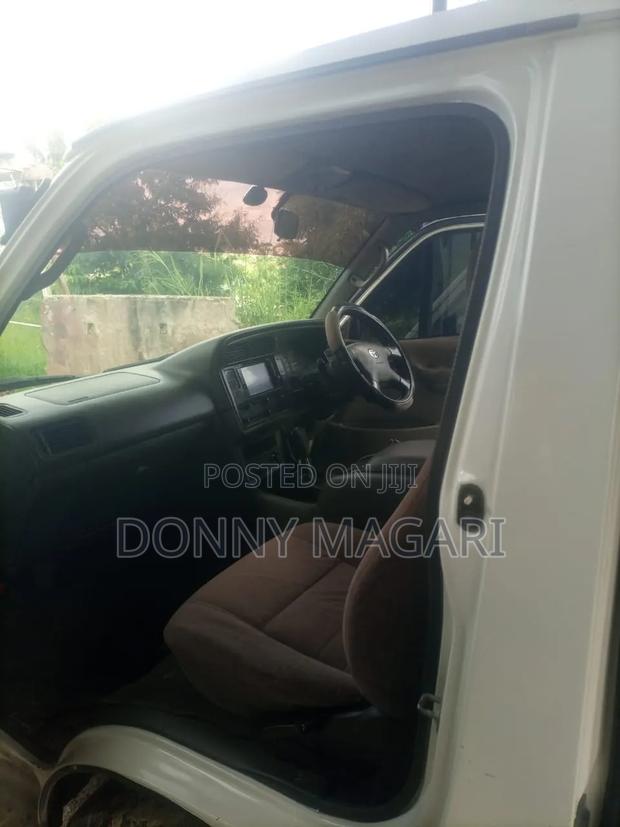 Toyota HiAce 2006 White