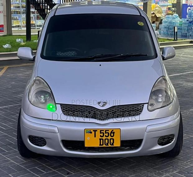 Toyota Fun Cargo 2004 Silver