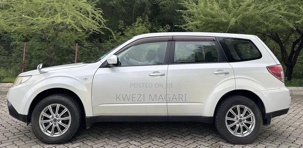 Subaru Forester 2011 Pearl