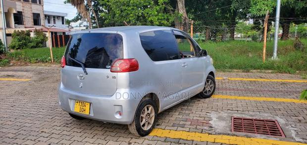 Toyota Porte 2005 Silver