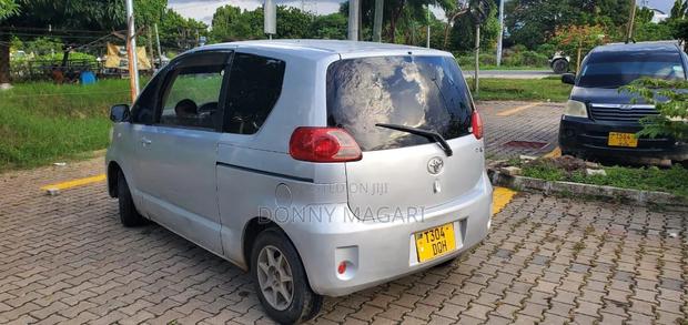 Toyota Porte 2005 Silver