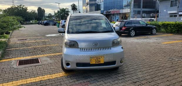 Toyota Porte 2005 Silver