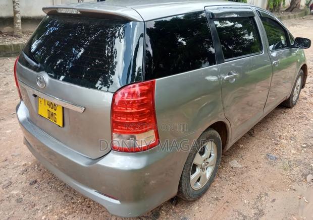 Toyota Wish 2005 Silver