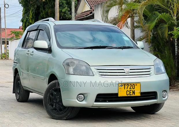 Toyota Raum 2004 Silver