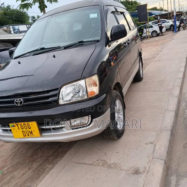 Toyota Noah 2005 Black