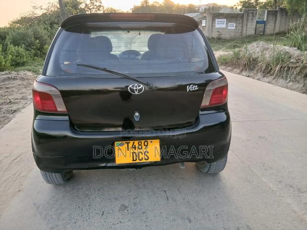 Toyota Vitz 2002 Black