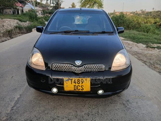 Toyota Vitz 2002 Black