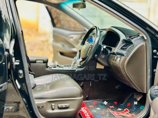 Toyota Crown 2010 Black