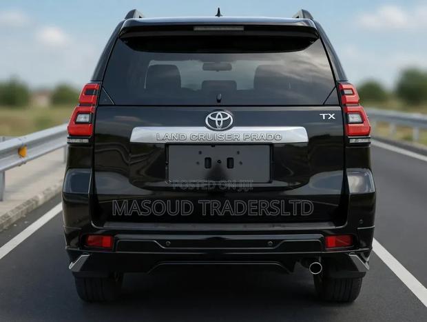 Toyota Land Cruiser Prado 2.8 2023 Black