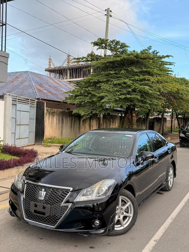 Toyota Crown 2010 Black