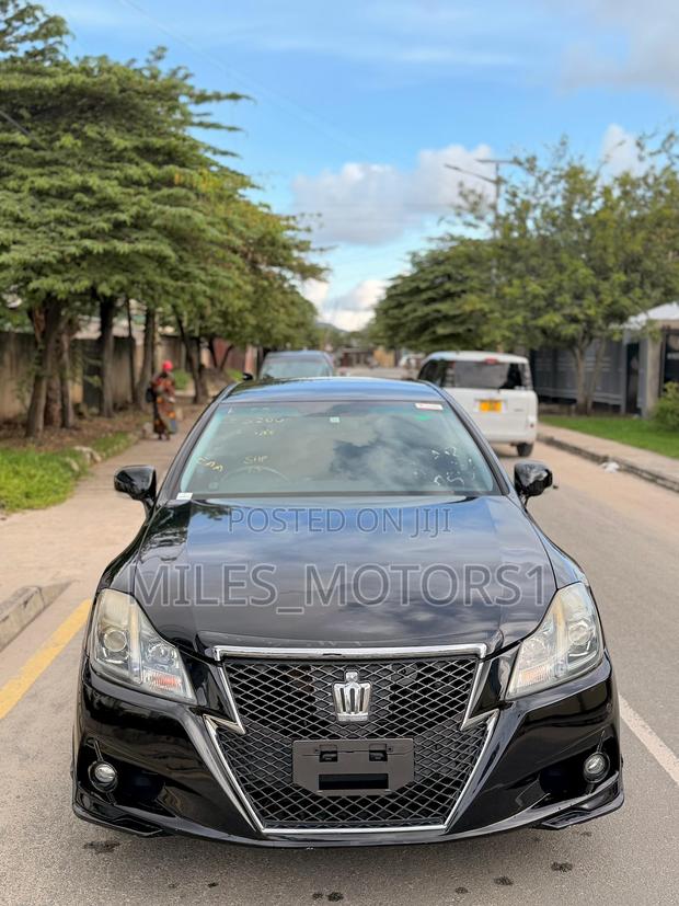 Toyota Crown 2010 Black
