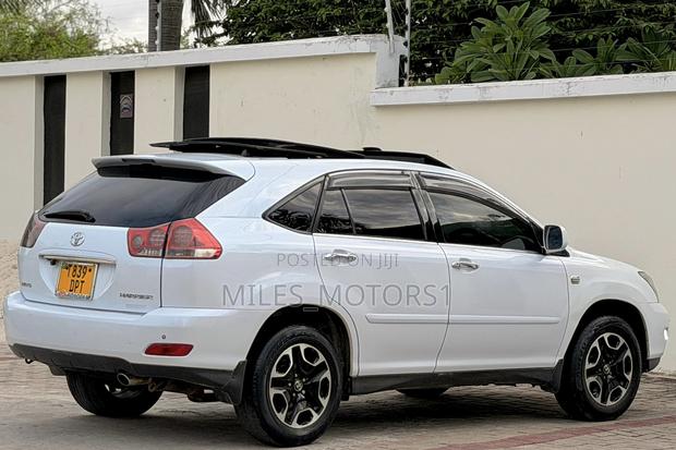 Toyota Harrier 2006 White