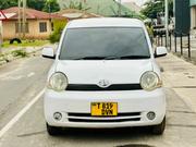 Toyota Sienta 2004 White for sale