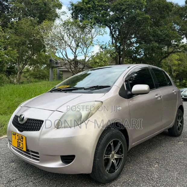 Toyota Vitz 1.3 AWD 3dr 2009 Silver