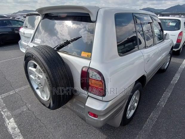 Toyota RAV4 2002 Pearl
