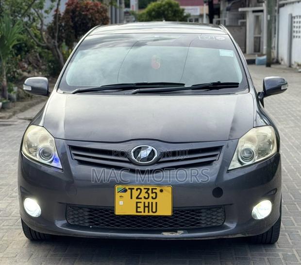 Toyota Auris 2010 Gray