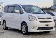 Toyota Noah 2.0 143hp FWD (7 Seater) 2007 White for sale