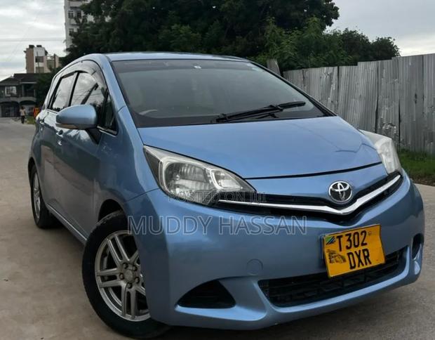 Toyota Ractis 2011 Blue