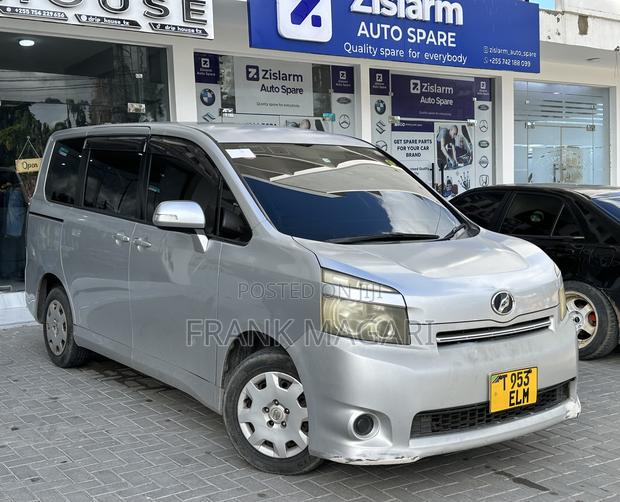 Toyota Noah 2009 Silver