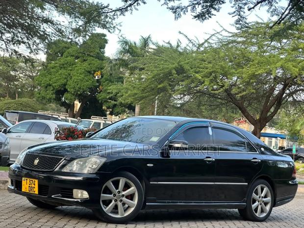 Toyota Crown Royale 2005 Black