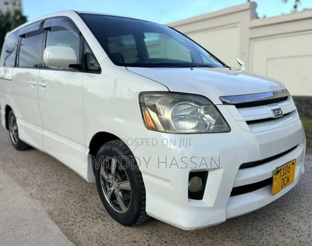 Toyota Noah 2003 White