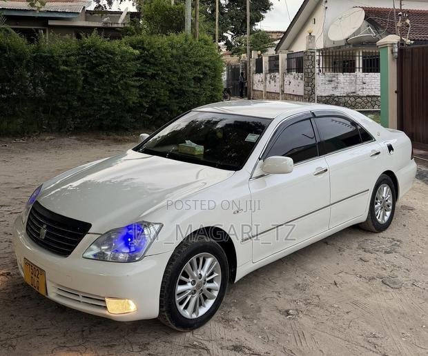 Toyota Crown 2004 White