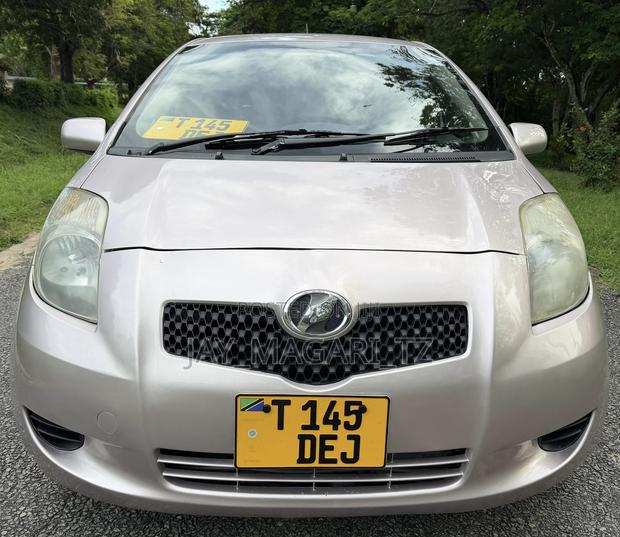 Toyota Vitz 2009 Pink