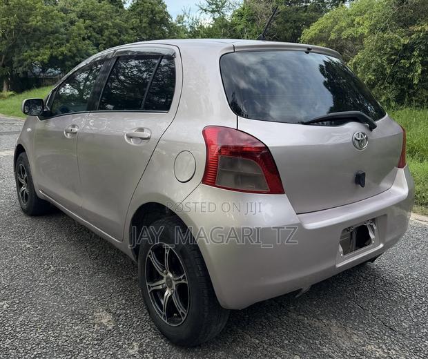 Toyota Vitz 2009 Pink