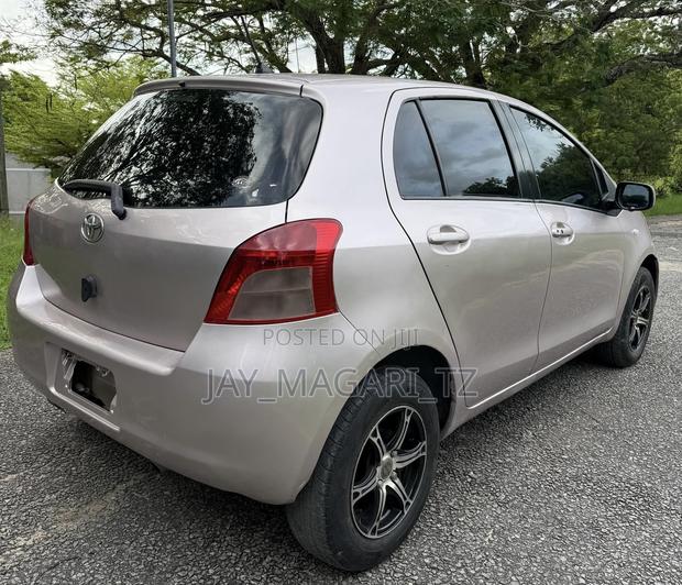 Toyota Vitz 2009 Pink