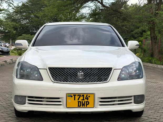 Toyota Crown Royale 2005 White