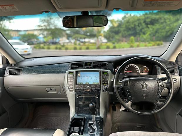 Toyota Crown Royale 2005 White