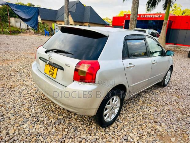 Toyota Corolla RunX 2004 Silver