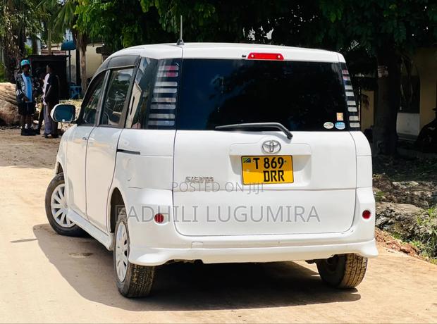 Toyota Sienta 2004 White