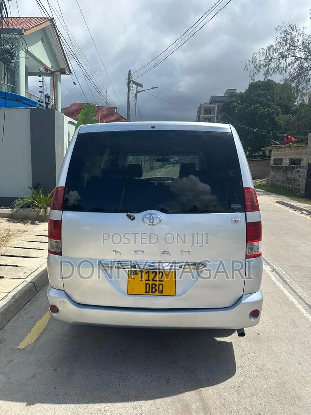 Toyota Noah 2008 Silver