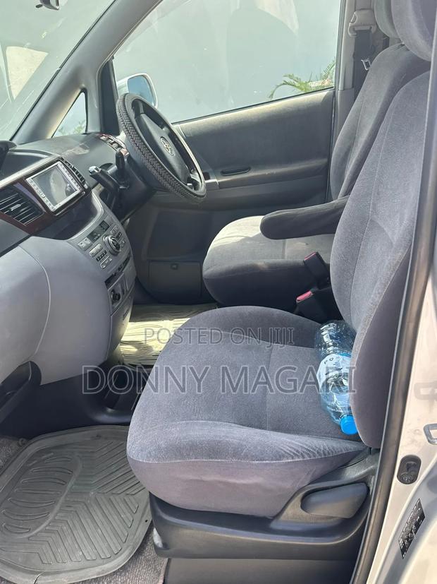 Toyota Noah 2008 Silver