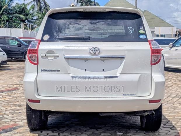 Toyota Vanguard 2007 White