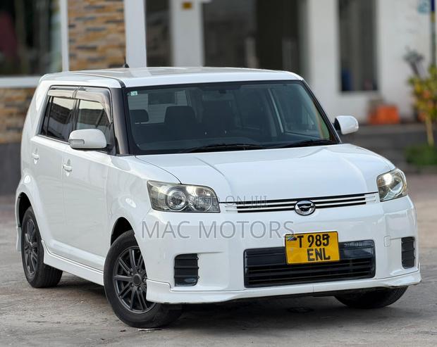Toyota Corolla Rumion Hatchback 1.5 FWD 2009 White