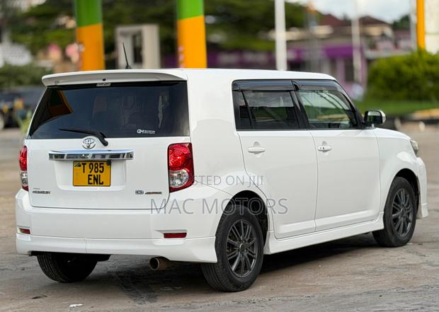 Toyota Corolla Rumion Hatchback 1.5 FWD 2009 White