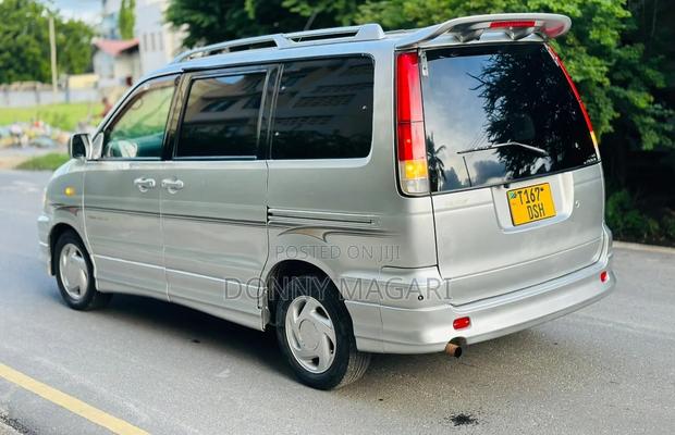 Toyota Noah 2001 Silver