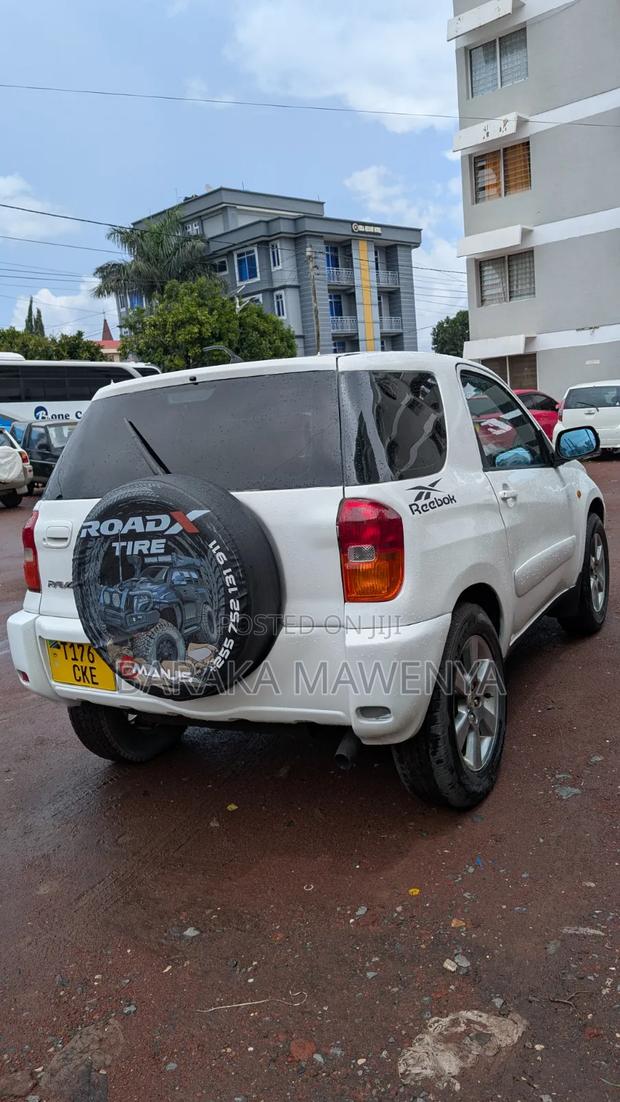 Toyota RAV4 2004 White