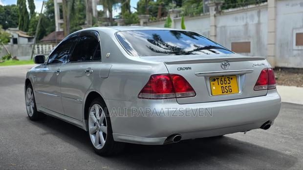 Toyota Crown 2004 Silver