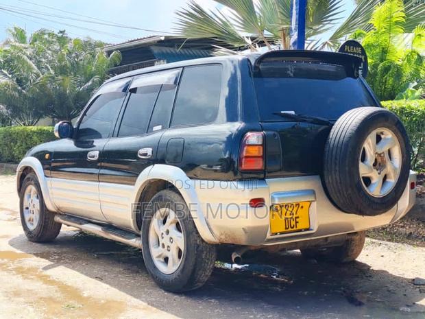 Toyota RAV4 1999 Blue