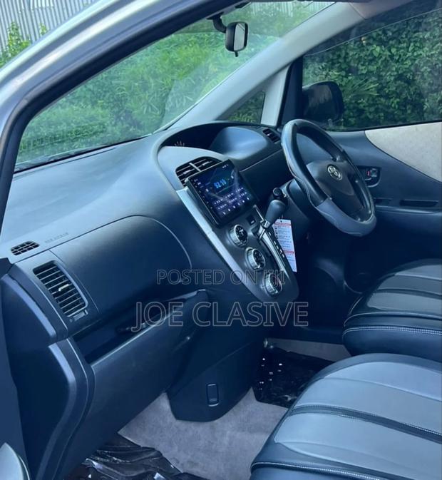 Toyota Ractis 1.5 AWD 2009 Gray