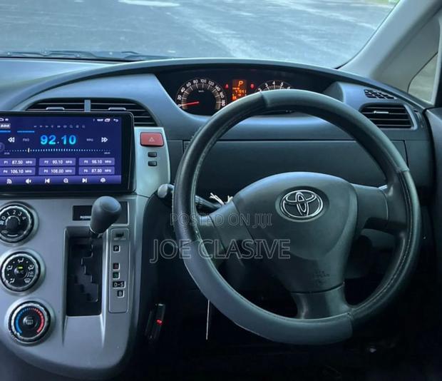 Toyota Ractis 1.5 AWD 2009 Gray