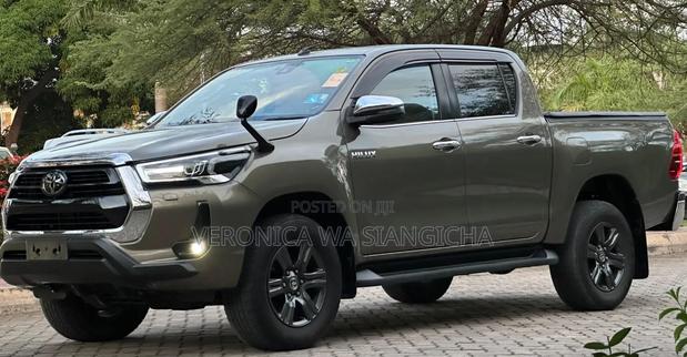 Toyota Hilux 2022 Gray